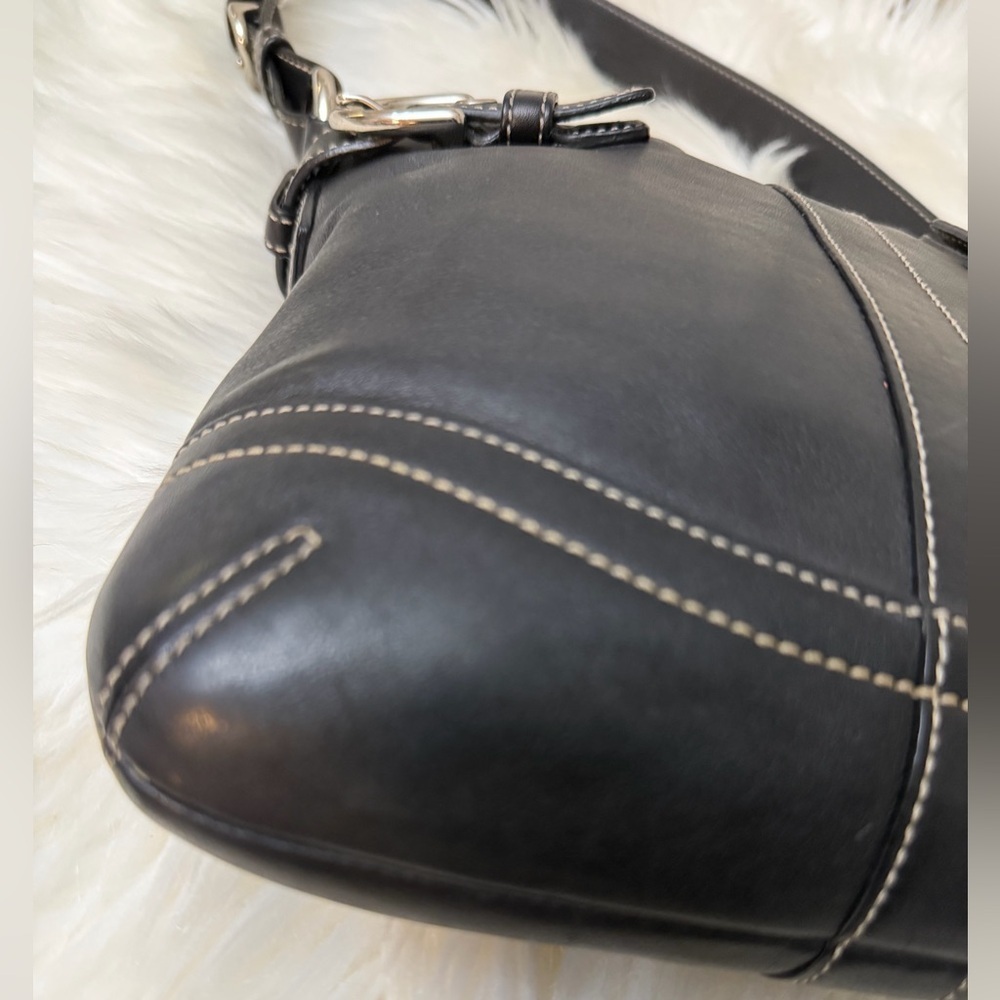 Vintage Coach#1453 Black Leather Shoulder Bag with Buckle Details - Picture 5 of 11